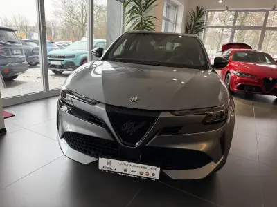 Neu Alfa Romeo GT Junior 145 PS (106 kW) 2026 Grigio arese, metalliclackier SUV