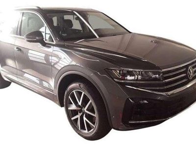 Grau (siliziumgrau metallic) Gebraucht 2024 VW Touareg Elegance SUV | 65.777 € (Guter Preis)