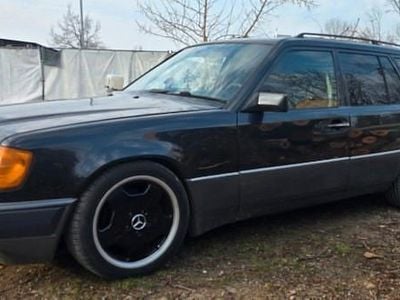 Gebraucht Mercedes E230 136 PS (100 kW) 1992 Schwarz Kombi