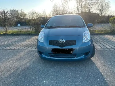 Usata Toyota Yaris 69 CV (50 kW) 2007 Blu Utilitaria