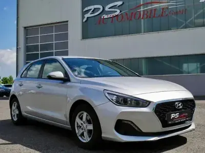 Gebraucht Hyundai i30 Select 120 PS (88 kW) 2019 Silber Limousine