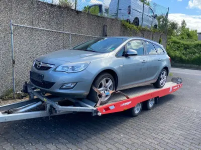 Gebraucht Opel Astra 110 PS (80 kW) 2012 Grau Kombi