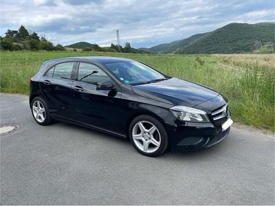 Gebraucht Mercedes A180 122 PS (89 kW) 2012 Schwarz Limousine