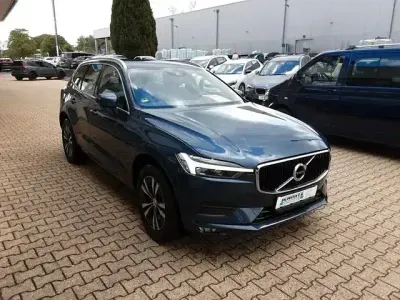 Gebraucht Volvo XC60 Momentum 197 PS (144 kW) 2021 Denimblau (metallic) SUV