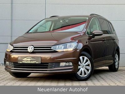 Braun Gebraucht 2016 VW Touran Van / Kleinbus | 10.890 €