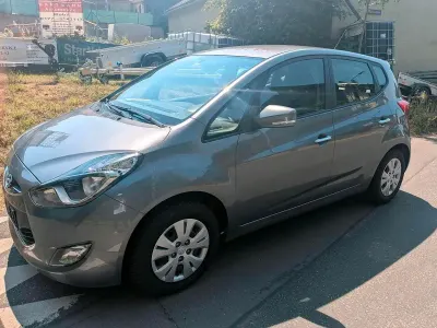 Gebraucht Hyundai ix20 90 PS (66 kW) 2012 Grau Kleinwagen