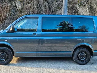 Usata VW Caravelle 131 CV (96 kW) 2006 Grigio Furgone