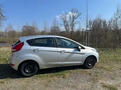 Gebraucht Ford Fiesta Titanium 95 PS (69 kW) 2012 Silber Kleinwagen