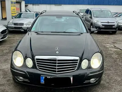 Gebraucht Mercedes E280 Avantgarde 190 PS (139 kW) 2007 Schwarz Limousine