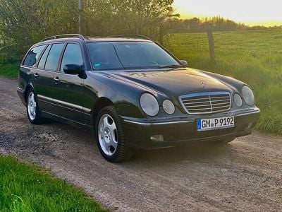 Usata Mercedes E430 Avantgarde 279 CV (205 kW) 2000 Verde Berlina