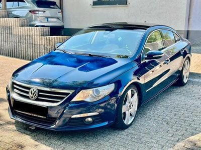 Second-hand VW Passat R 300 CP (220 kW) 2009 Albastru Berlinǎ