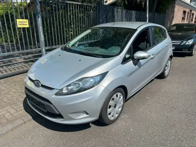 Gebraucht Ford Fiesta Trend 71 PS (52 kW) 2011 Silber Limousine