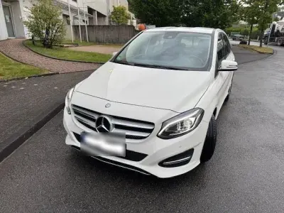 Gebraucht Mercedes B180 109 PS (80 kW) 2015 Weiß Kleinwagen