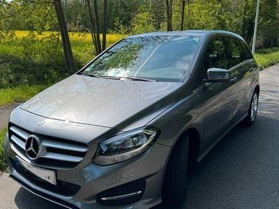 Usata Mercedes B200 156 CV (114 kW) 2015 Grigio Monovolume
