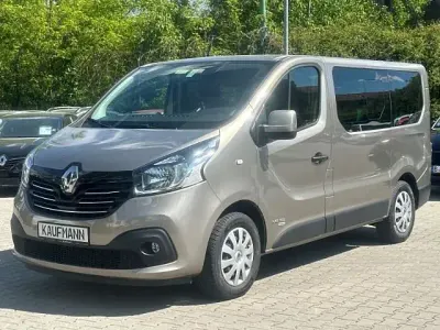 Gebraucht Renault Trafic Expression 145 PS (106 kW) 2018 Beige Van / Kleinbus