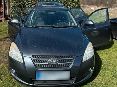 Gebraucht Kia Ceed 143 PS (105 kW) 2007 Grau Kleinwagen