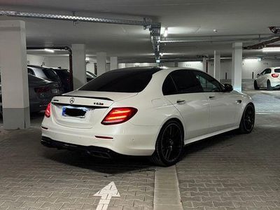 Weiß Gebraucht 2019 Mercedes E63 AMG AMG Limousine | 77.000 €