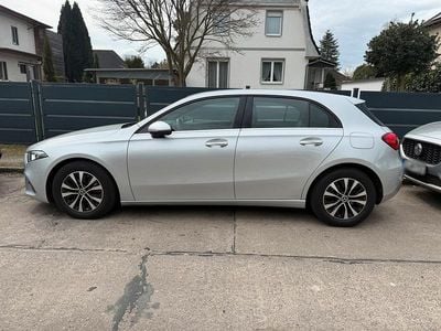 Gebraucht Mercedes A180 116 PS (85 kW) 2022 Silber Kleinwagen