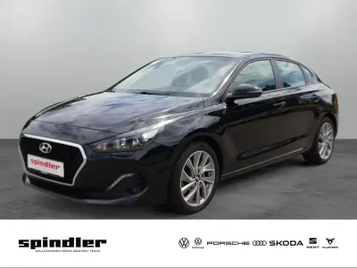 Gebraucht Hyundai i30 120 PS (88 kW) 2020 Phantom black / mic Limousine
