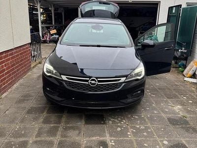 Gebraucht Opel Astra Innovation 105 PS (77 kW) 2019 Andere farben Kombi