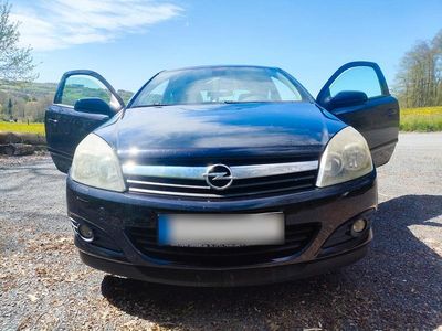 Usata Opel Astra GTC 105 CV (77 kW) 2007 Nero Coupé