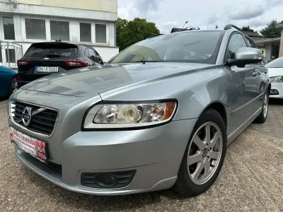 Gebraucht Volvo V50 Momentum 109 PS (80 kW) 2010 Silber Kombi