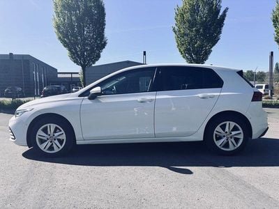 Second-hand VW Golf VIII Life 131 CP (96 kW) 2020 Alb Berlinǎ