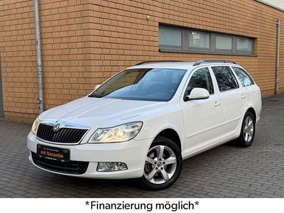 Weiß Gebraucht 2012 Skoda Octavia Family Kombi | 4.390 € (Etwas zu teuer)