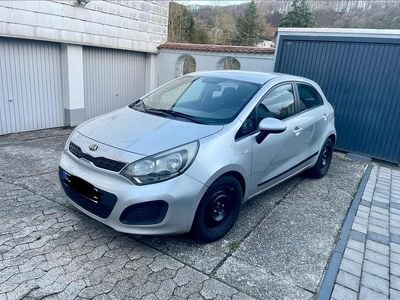 Gebraucht Kia Rio 84 PS (61 kW) 2014 Silber Kleinwagen