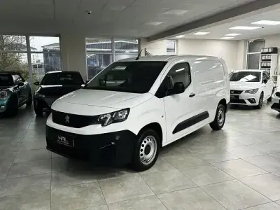 Gebraucht Peugeot Partner Premium 131 PS (96 kW) 2021 Lack weiss banquise/typ aussen Van / Kleinbus
