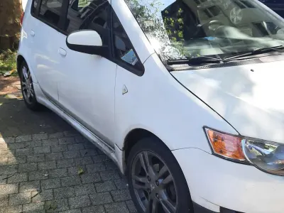 Gebraucht Mitsubishi Colt 95 PS (69 kW) 2010 Weiß Kleinwagen