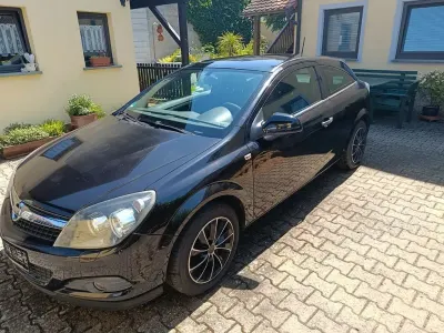 Gebraucht Opel Astra GTC Selection 116 PS (85 kW) 2010 Schwarz Coupé