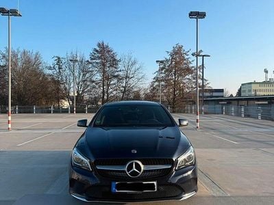 Gebraucht Mercedes CLA200 136 PS (100 kW) 2019 Blau Kombi