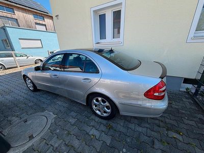 Second-hand Mercedes E320 Avantgarde 224 CP (164 kW) 2003 Argintiu Berlinǎ