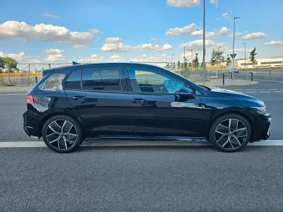 Gebraucht VW Golf VIII R-line 150 PS (110 kW) 2025 Schwarz Limousine