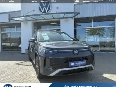 Neu VW Tayron Life 150 PS (110 kW) 2026 Grau SUV