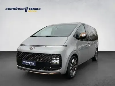 Second-hand Hyundai Staria Signature 177 CP (130 kW) 2022 Argintiu Monovolum