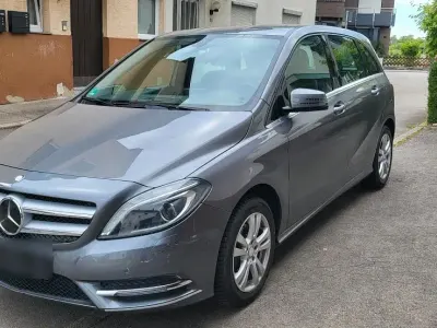 Gebraucht Mercedes B200 156 PS (114 kW) 2013 Grau Kleinwagen