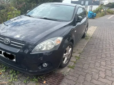 Gebraucht Kia ProCeed 90 PS (66 kW) 2010 Schwarz Kleinwagen