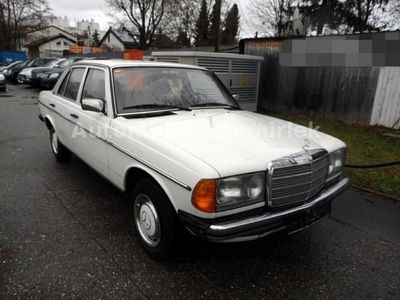 Gebraucht Mercedes 200 109 PS (80 kW) 1983 Weiß Limousine