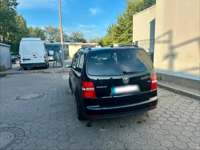 Gebraucht VW Touran 140 PS (102 kW) 2009 Schwarz Van / Kleinbus