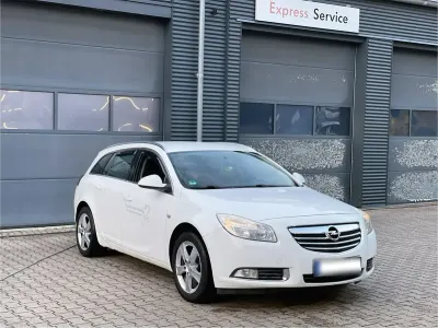 Gebraucht Opel Insignia 160 PS (117 kW) 2009 Weiß Kombi