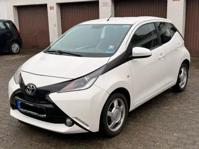Gebraucht Toyota Aygo X-play 70 PS (51 kW) 2015 Weiß Kleinwagen