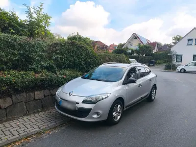 Gebraucht Renault Mégane GrandTour Play 110 PS (80 kW) 2011 Silber Kombi