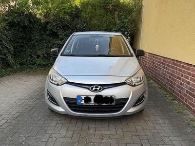 Gebraucht Hyundai i20 Edition 86 PS (63 kW) 2014 Silber Kleinwagen