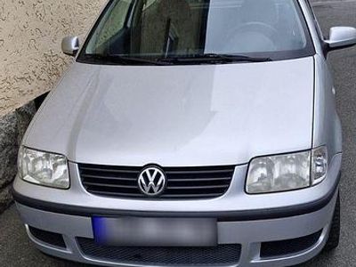 Usado VW Polo Comfortline 86 HP (63 kW) 2001 Prateado Sedan