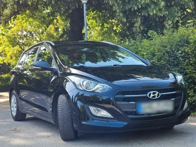 Gebraucht Hyundai i30 Trend 110 PS (80 kW) 2015 Schwarz Limousine