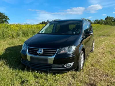 Gebraucht VW Touran Freestyle 140 PS (102 kW) 2010 Schwarz Van / Kleinbus
