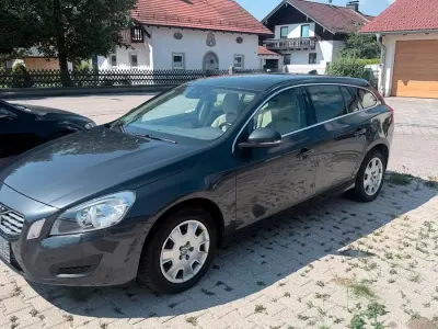 Gebraucht Volvo V60 179 PS (131 kW) 2011 Grau Kombi
