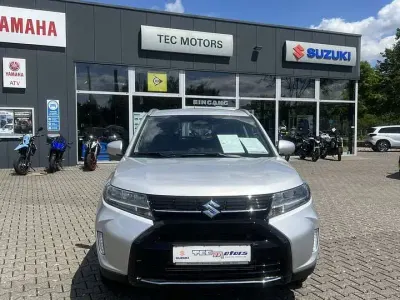 Neu Suzuki Vitara Club 110 PS (80 kW) 2026 Silber SUV